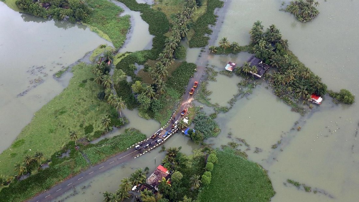 FOTO: Duka di Tengah Banjir Kerala