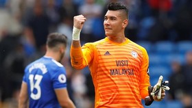 Dibobol Timnas Indonesia, Kiper Filipina Meroket di Inggris