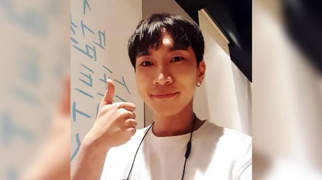 Eunkwang BTOB buka suara terkait kontroversi penggunaan simbol tujuh jari dalam konser virtual boyband tersebut.