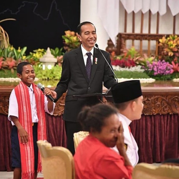 <p>Nggak ketinggalan, Presiden RI Joko Widodo juga mengundang Joni ke Istana Negara. Wah, keren banget ya. (Foto: Instagram @jokowi)</p>