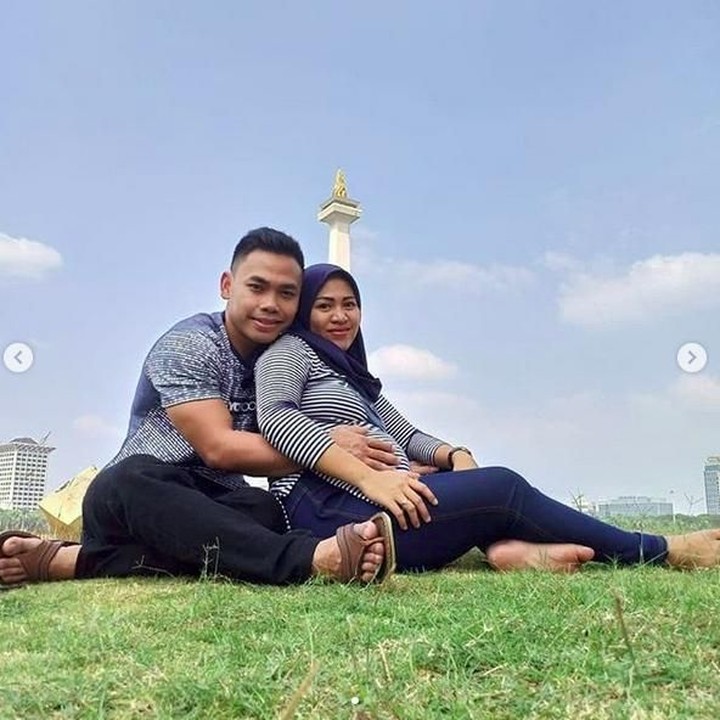 <p> Eko dan istri sedang menanti buah hatinya yang kedua. (Foto: Instagram @Ekopower62)</p>