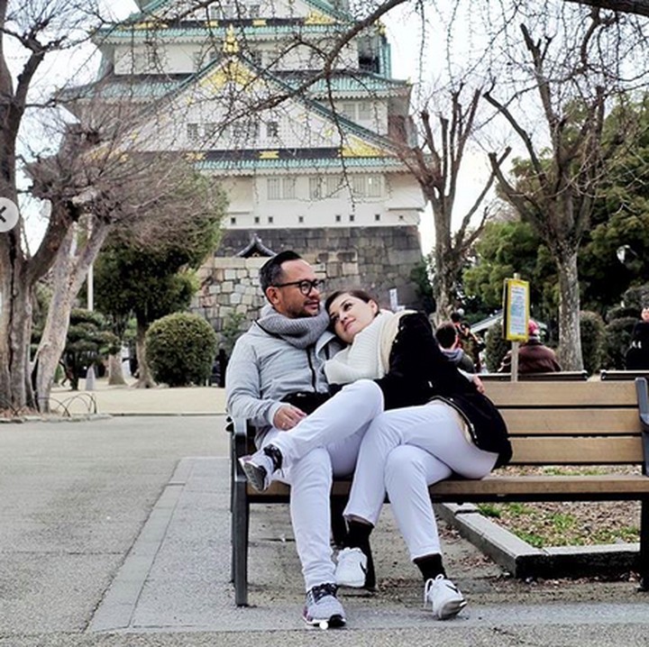<p>Dari pernikahannya, Mona dan Indra dikaruniai 3 buah hati yakni Mima, Raka dan Nala. (Foto: Instagram/ @indrabrasco)</p>