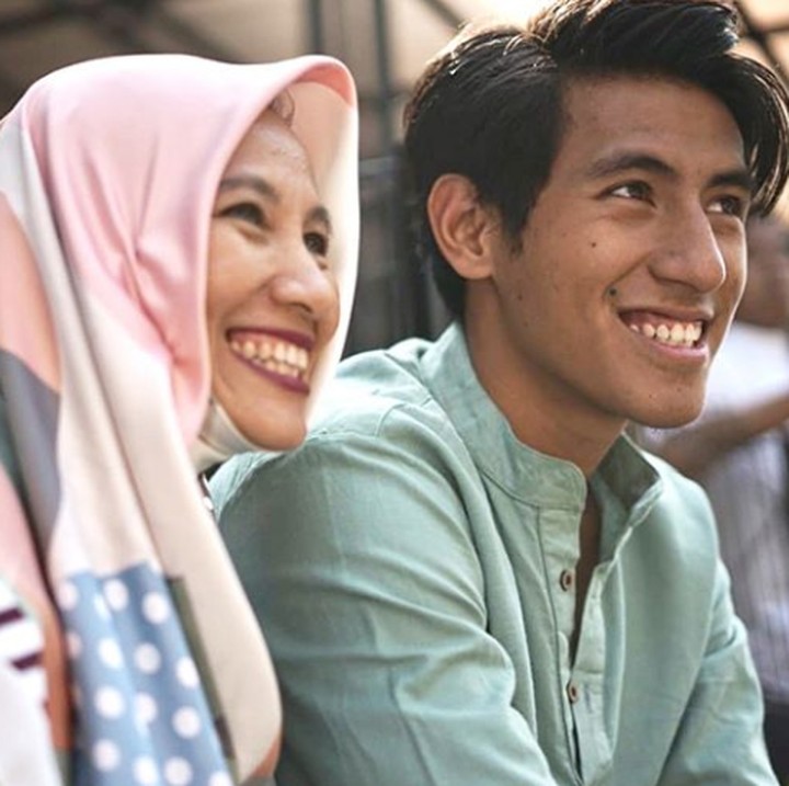 <p>Hanif Sjahbandi bilang surga itu nyata dan berada di dekatnya. Surga yang dimaksud adalah sang ibu, maka itu dia mengajak orang-orang untuk memuliakan surga itu. (Foto: Instagram @hanifsjahbandi)</p>
