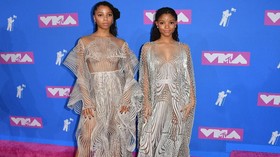 FOTO: Kilau Perak Futuristik di MTV Video Music Awards 2018