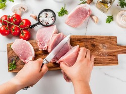 6 Cara Mengolah Daging Agar Cepat Empuk, Cobain Yuk!