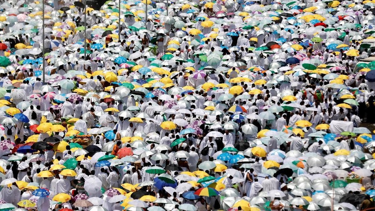 FOTO:  Berserah Diri pada Allah dalam Wukuf di Arafah