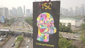 Greenpeace Pasang Baliho Raksasa soal Udara Buruk Jakarta