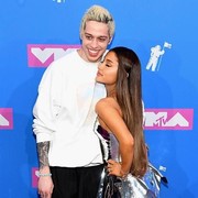 Deretan Artis Hollywood yang Batal Nikah Setelah Bertunangan