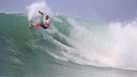 Surfer Dunia Akan Bersaing di Nias Pro 2018