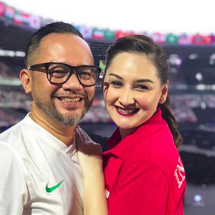 <p>Nonton pembukaan Asian Games 2018 bisa jadi quality time pasangan yang satu ini lho. (Foto: Instagram/ @indrabrasco)  </p>