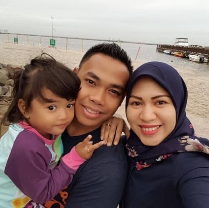 <p>Pagi-pagi, Eko sudah memboyong anak istrinya ke Ancol. Wah asyik main di pantai. (Foto: Instagram @Ekopower62)<br /><br /><br /></p>