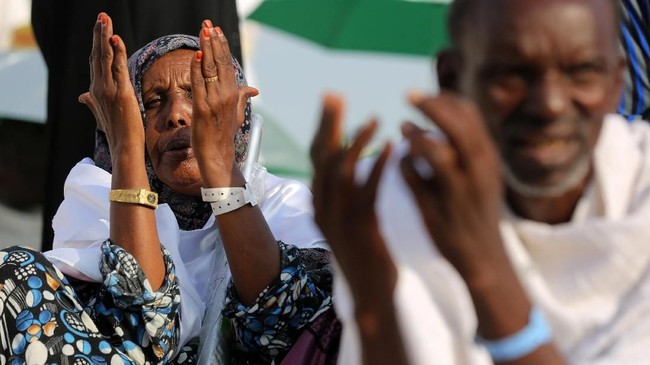 FOTO:  Berserah Diri pada Allah dalam Wukuf di Arafah
