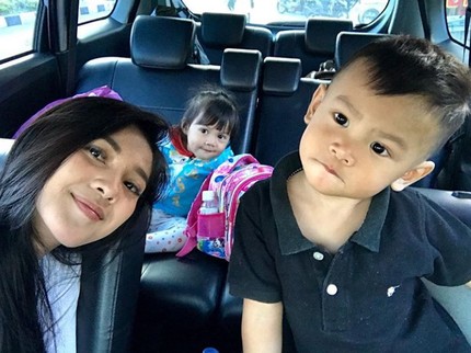 Raya Kitty, Pembalap Cantik yang Sayang Keponakan