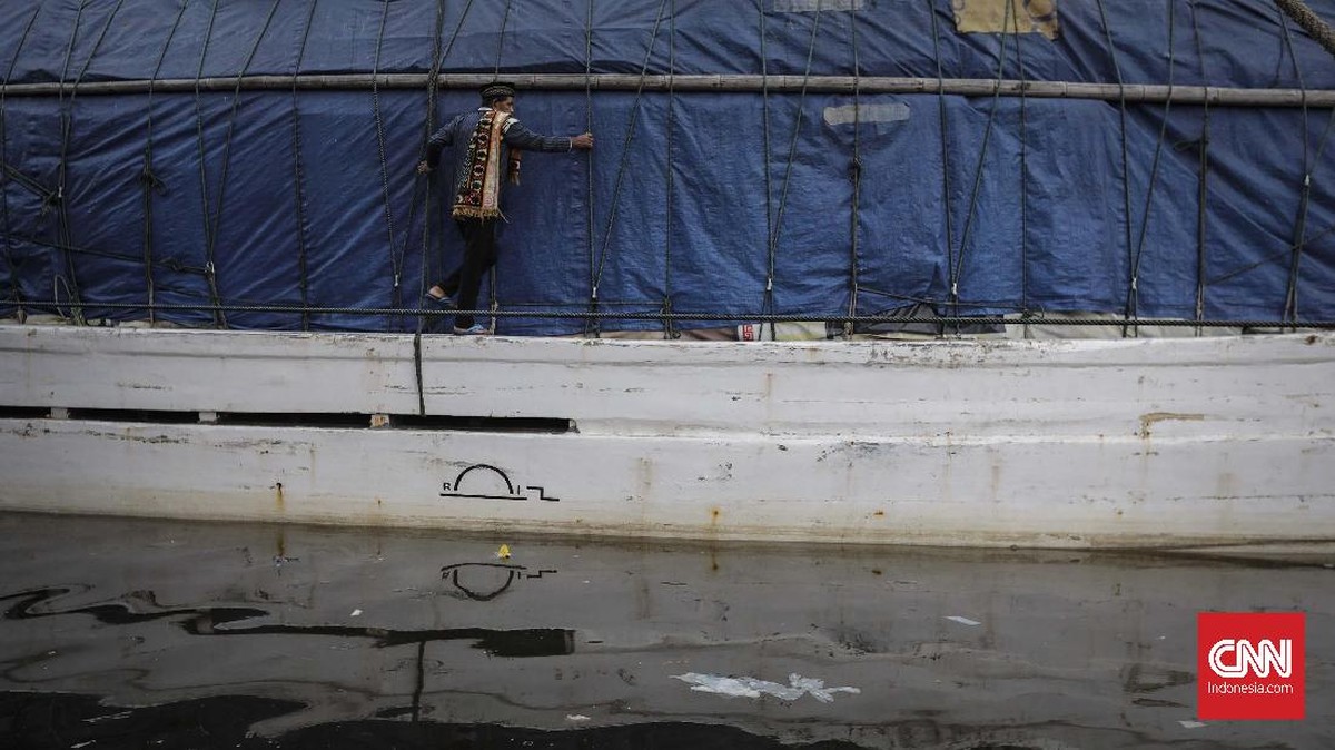 FOTO: Kekhusyukan Salat Iduladha di Pelabuhan Sunda Kelapa