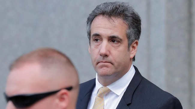 Eks kuasa hukum Presiden Donald Trump, Michael Cohen, mengaku membayar bintang porno, Stormy Daniels, supaya tutup mulut soal perselingkuhan.
