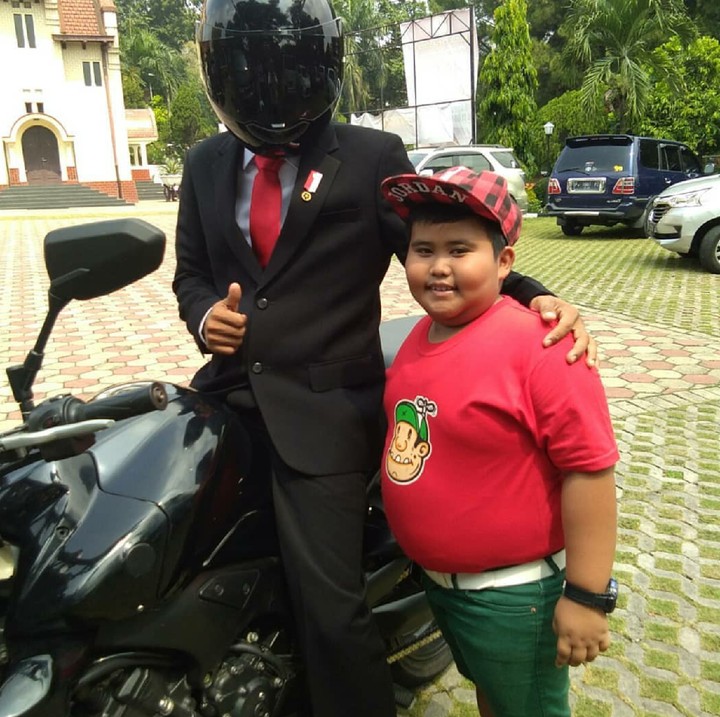 <p>Ini Fairel saat syuting dengan stuntman Joko Widodo. (Foto: Instagram/fairel_sbi)</p>