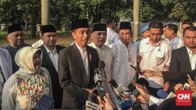 Presiden Joko Widodo meminta pengusaha untuk memanfaatkan momentum perang dagang antara AS dan China untuk menggenjot kinerja ekspor.