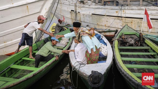 FOTO: Kekhusyukan Salat Iduladha di Pelabuhan Sunda Kelapa
