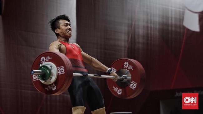 Cabang olahraga angkat besi menambah perolehan medali emas bagi kontingen Indonesia melalui Deni di kelas 67 kilogram putra, Selasa (3/12).