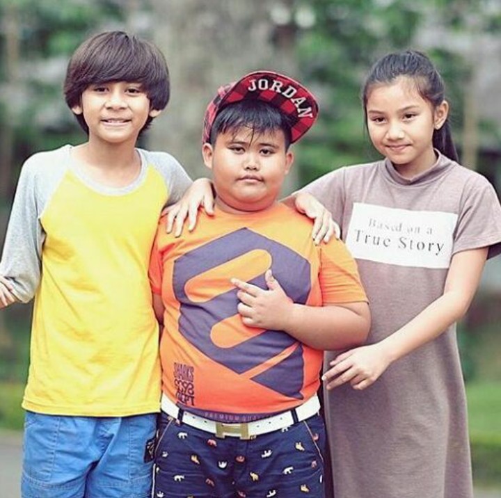 <p>Serunya Fairel saat syuting bersama teman-temannya. (Foto: Instagram/santi.bunda_fairel_sbi)</p>