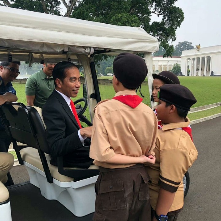 <p>Ini saat Fairel syuting bersama Bapak Presiden. Wah, Fairel pasti happy banget ya. (Foto: Instagram/fairel_sbi)</p>