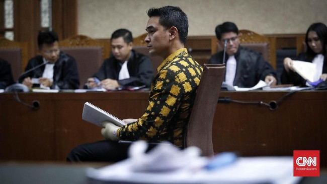 Mantan plt Kepala Dinas Pekerjaan Umum (PU) Provinsi Jambi Arfan pernah diminta menyiapkan uang US$30 ribu untuk keperluan Zumi Zola pergi ke Amerika Serikat.