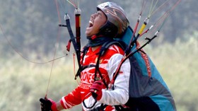 Jafro Megawanto, Mata Minus 7 dan Pernah Buang Air di Udara