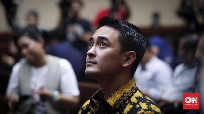 Permohonan Zumi Zola menjadi justice collaborator dalam kasus gratifikasi dan suap pengesahan APBD Jambi ditolak majelis hakim Tipikor Jakarta.