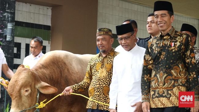 Silaturahmi ke Muhammadiyah, Jokowi Serahkan Dua Ekor Sapi