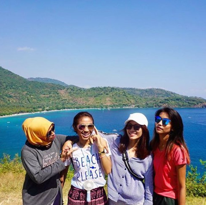 <p>Ya, keluarga adalah yang terpenting dan nomor satu untuk atlet voli cantik ini. (Foto: Instagram/berllian_5)</p>