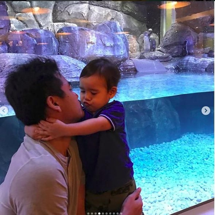 <p>Kiss from Danish, mmuah! (Foto: Instagram @tontowiahmad_)<br /><br /></p>