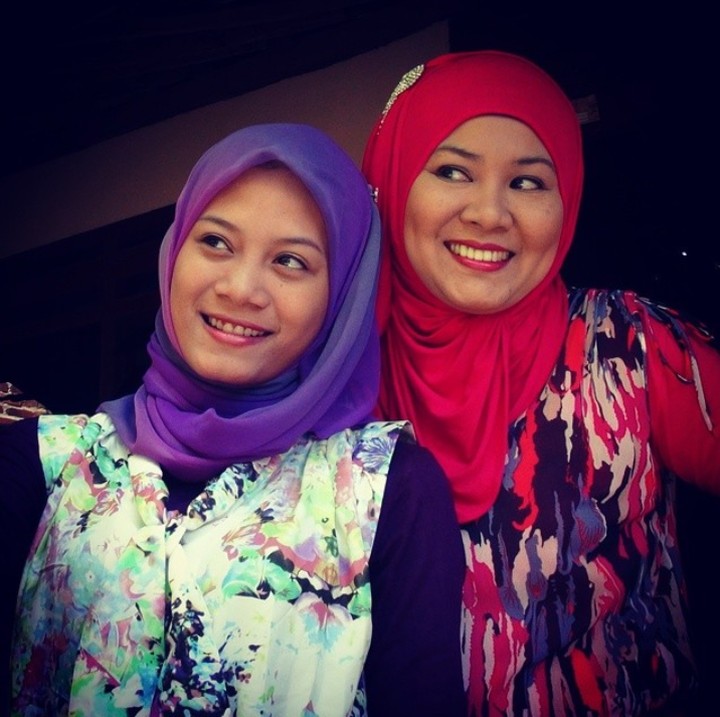 <p>Ibu adalah sosok yang nggak kenal lelah mendukung dan menyemangati Diananda Choirunisa saat menarik busur panah. (Foto: Instagram @ratih_widyanti)</p>