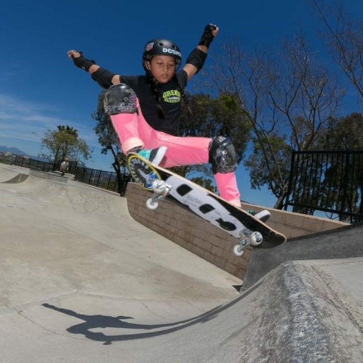 <p>Begini gaya Aliqqa saat main skateboard. Keren abis! (Foto: Instagram/aliqqakayyisa)</p>