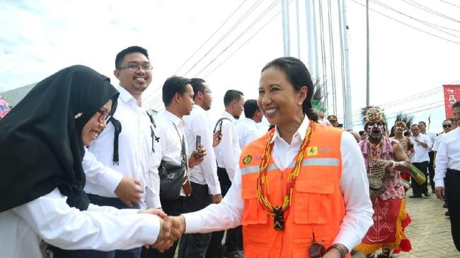 Menteri Rini Sebut Jiwasraya Punya 4 Cara Bayar Klaim Menteri BUMN Rini Soemarno meminta kepada nasabah Jiwasraya tak mengkhawatirkan dana mereka. Jiwasraya punya 4 cara membayar tunggakan klaim ke nasabah.