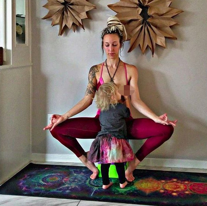 <p>Wah, jangan-jangan saat besar nanti Maramylee juga jadi yoga expert seperti Bunda Carlee nih, he-he-he. (Foto: Instagram/ @carleebyoga)</p>