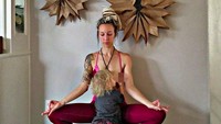 <p>Wah, jangan-jangan saat besar nanti Maramylee juga jadi yoga expert seperti Bunda Carlee nih, he-he-he. (Foto: Instagram/ @carleebyoga)</p>