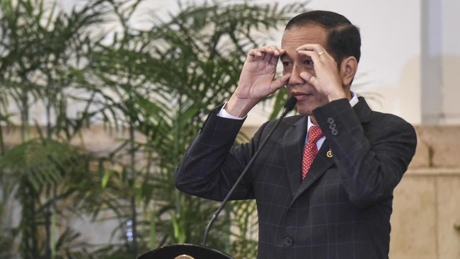 Rezim Jokowi dinilai melakukan blunder politik karena terjebak pada pemerintahan antikritik terhadap masyarakat atas penyikapan aksi #2019GantiPresiden.