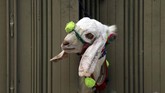 NYALANG: Serentak Mencipta Jejak Dalam foto unik pilihan CNNIndonesia.com pekan ini, ada tarian tradisional suku Fulani, khusuk Salat Id di hari raya, serta topan kecil di padang Kenya.