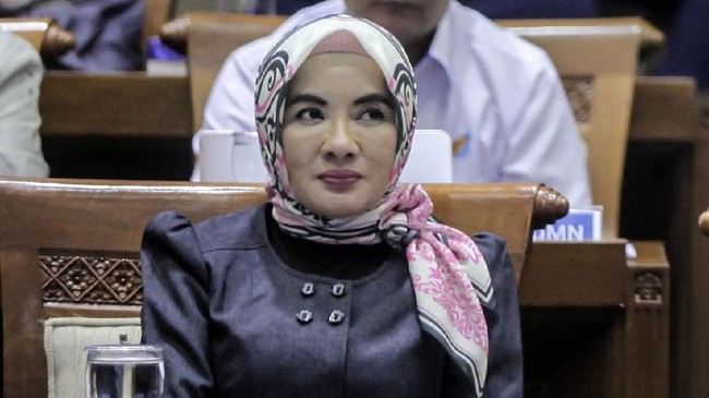 Dirut Pertamina Nicke Widyawati menyinggung pekerjaan rumah (PR) perusahaan di hadapan Komisaris Utama Ahok.