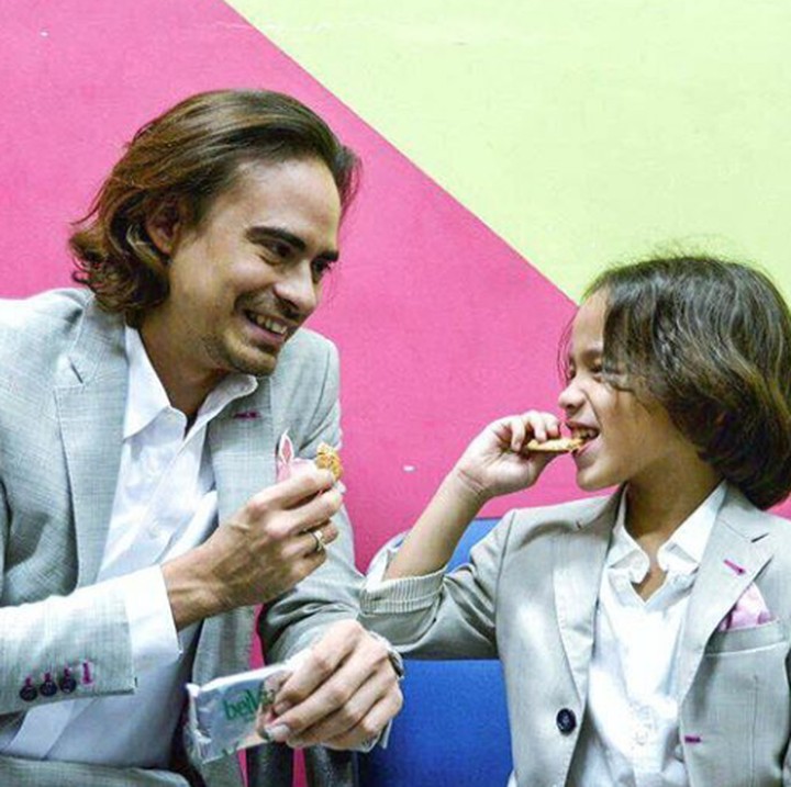<p>Sudah seperti pinang dibelah dua kan? (Foto: Instagram @ashrafsinclair)  </p>