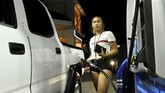 FOTO: Situasi Darurat, Warga Hawaii Bersiap Hadapi Badai Lane Warga Hawaii bersiap menghadapi Badai Lane sementara Presiden Donald Trump mendeklarasikan situasi darurat karena longsor dan banjir sudah mulai menutup jalan.