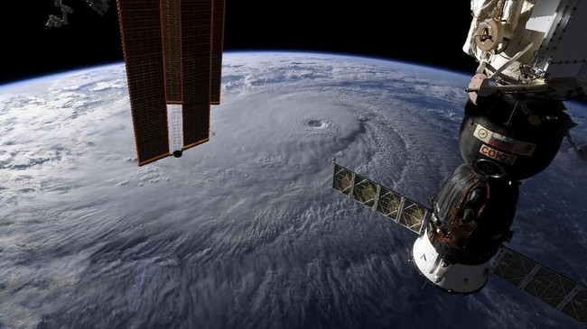 Setelah minggu lalu diterpa badai Gordon, kali ini AS bersiap hadapi badai yang lebih ganas, hurikan Florence.