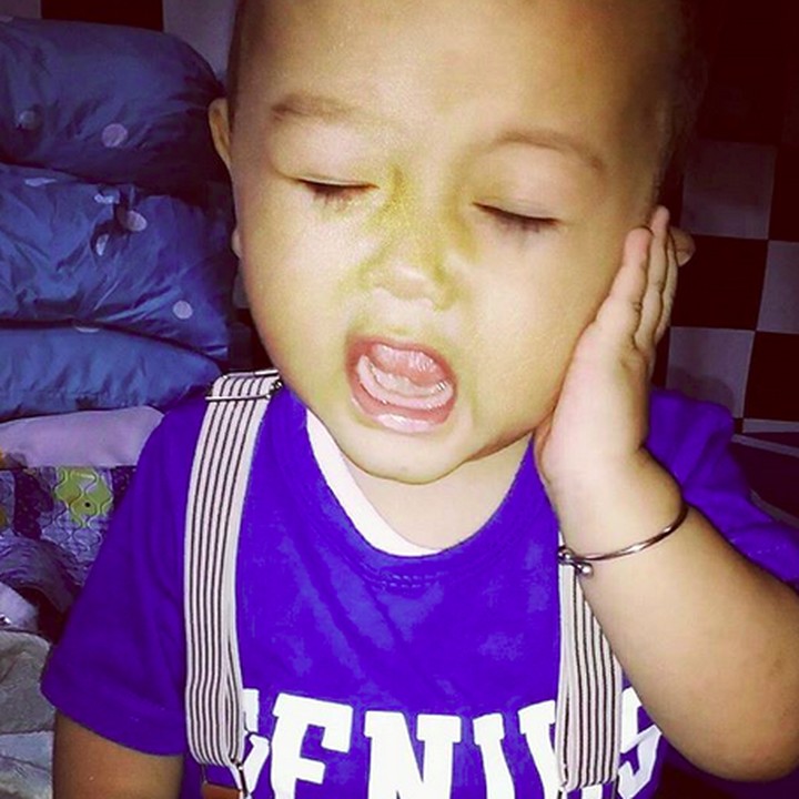 <p>Aih, serius banget sih yang latihan mengumandangkan azan. He-he-he. (Foto: Instagram/@narendra_haidar)  </p>