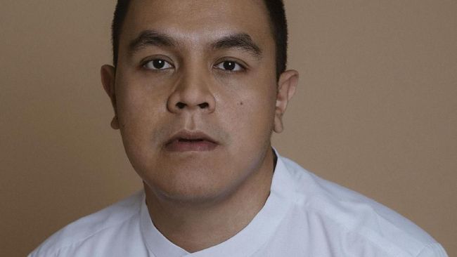 Solois Tulus mengungkapkan sedang mengerjakan proyek baru ketika menggelar konser terakhir Terlalu Rindu pada Selasa (28/9). 