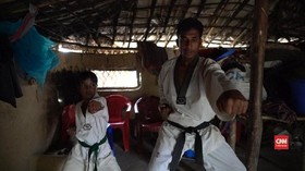 VIDEO: Pengungsi Rohingya Ajarkan Taekwondo pada Anaknya