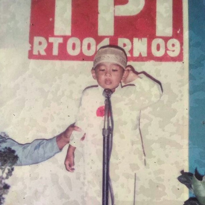 <p>Ini dia si juara 1 lomba azan tingkat RW. Good job, Nak! (Foto: Instagram/@dhana51boellaankz)</p>