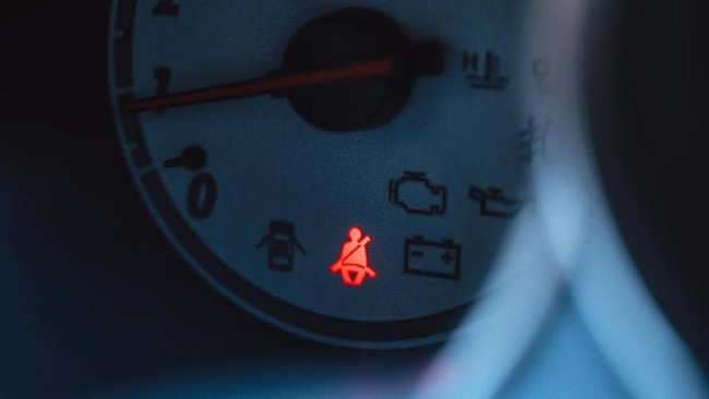Fitur pretensioner ini dibantu force limiter. Beda dengan pretensioner, fitur force limiter berfungsi mengendurkan secara perlahan sabuk keselamatan.