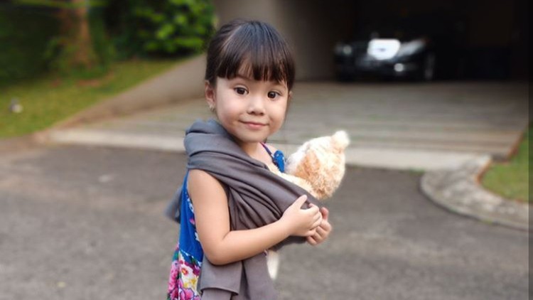 Gempita Nora Marten atau Gempi sudah sekolah lho. Tapi, kadang Gempi nggak mau ke sekolah nih, Bun. Hmm, kenapa ya?