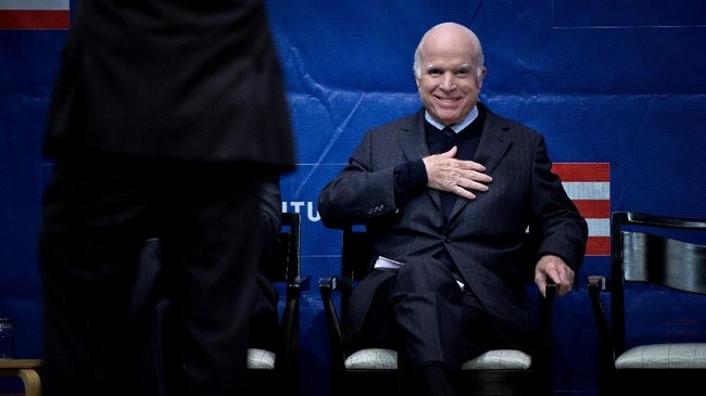 Senator Partai Republik Amerika Serikat John McCain memutuskan menghentikan perawatan medis untuk mengobati kanker otak yang dideritanya.