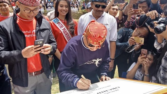 Menteri Pariwisata Arief Yahya meresmikan Orchid Forest Cikole di Lembang, Bandung yang menerapkan destinasi digital pada Jumat (24/8).